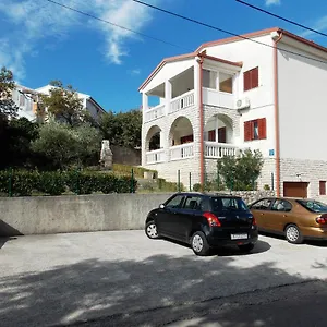 https://apartments-rogi.primorje-gorskikotar.com